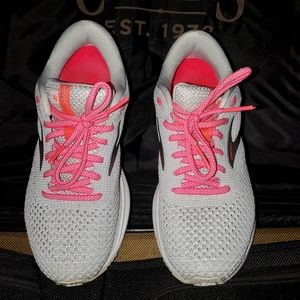 Womens Brooks Revel 2